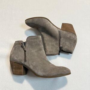 Frye Judith Ankle Zip Suede Booties Size 9